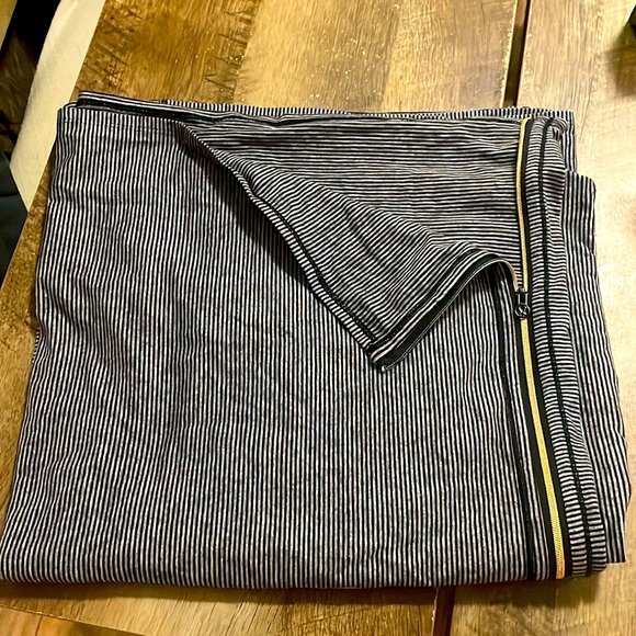 Lululemon Scarf Black and White Stripe with Gold Zipper - Picture 1 of 3